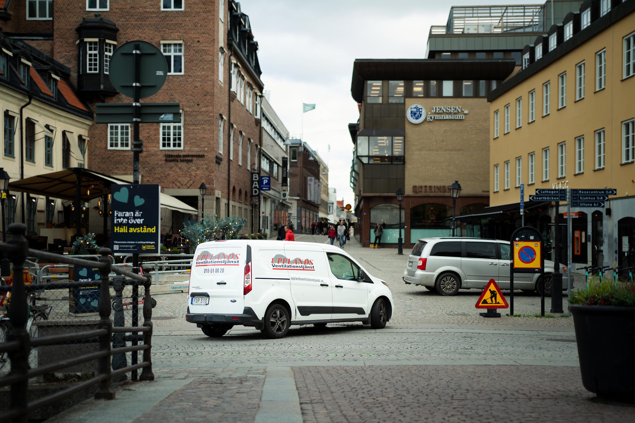 Upplands ventilationtjänst bil från sidan